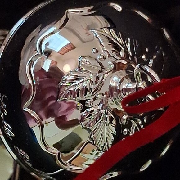 2008 Holly Bell by Reed & Barton Silver Plated Ornament Excellent Condition - Picture 3 of 6